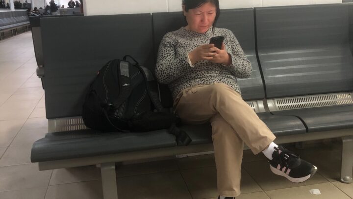 Woman checking a lead message on her smartphone quickly